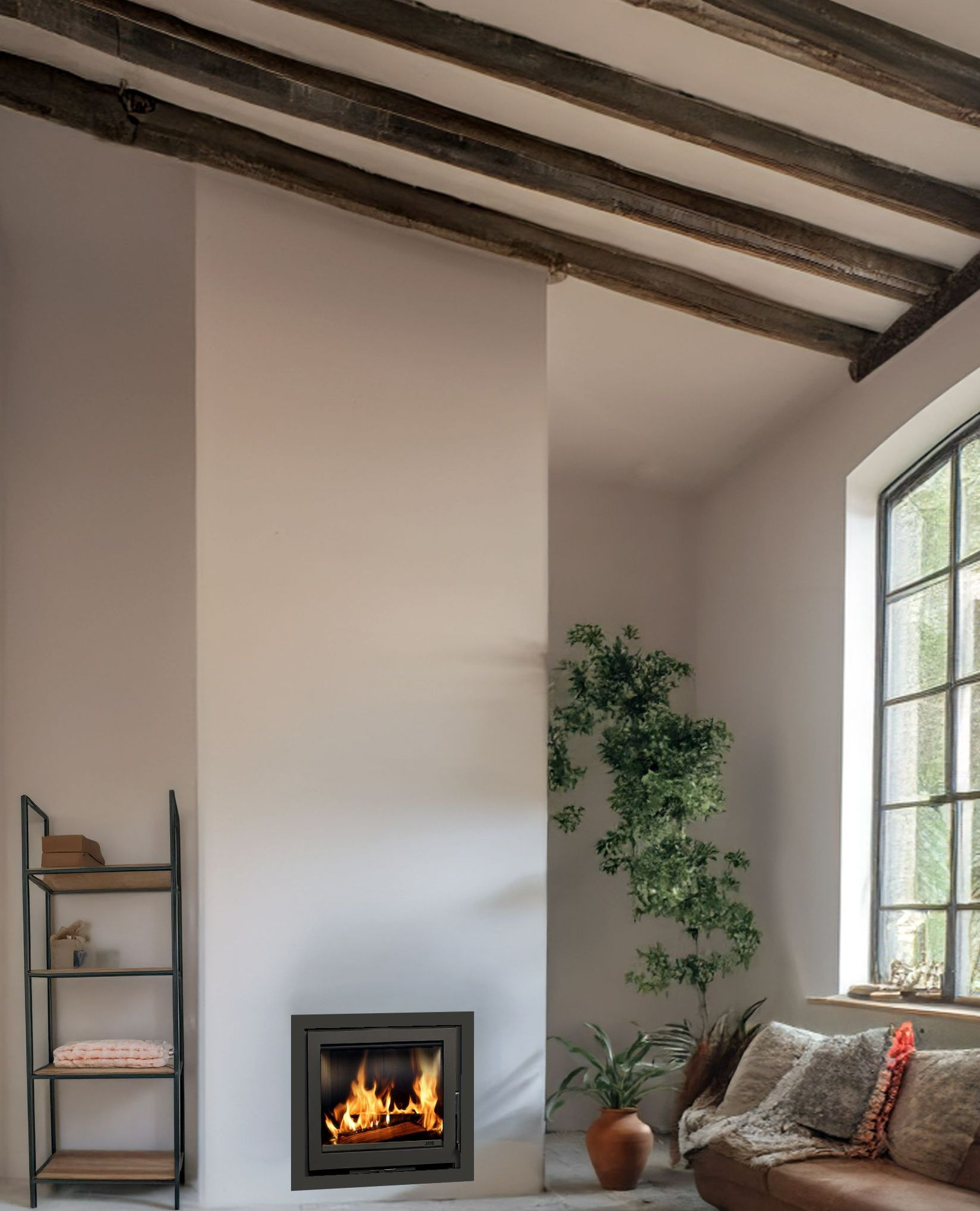 Insert de cheminée avec un feu à l'intérieur