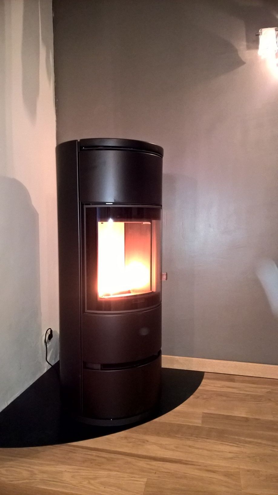 Poêle à pellets en métal noir