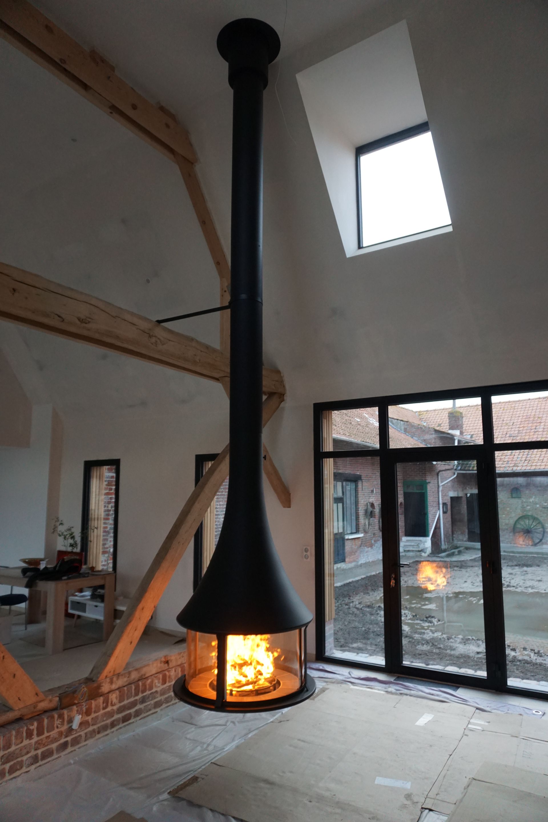 Cheminée en métal suspendue