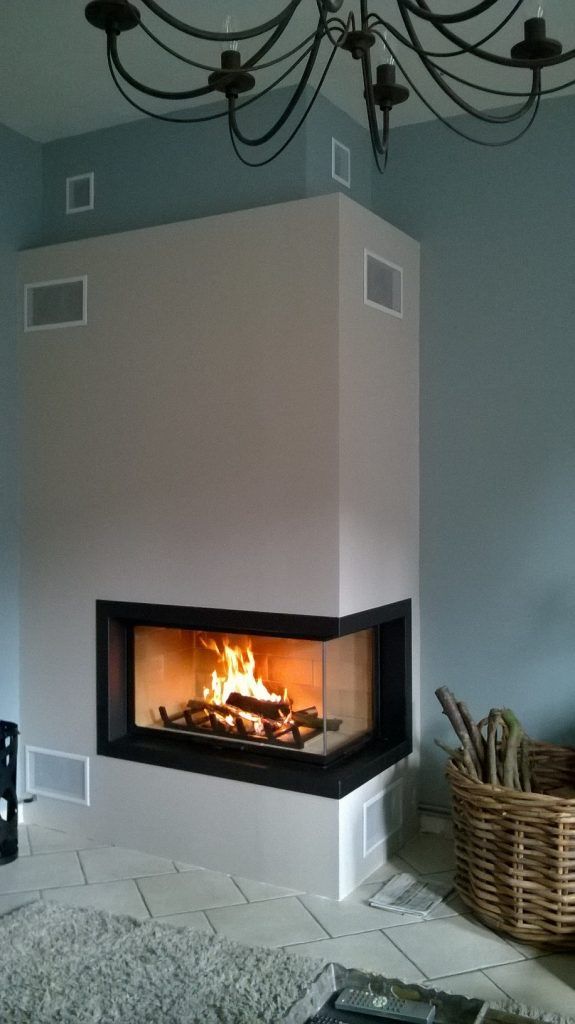 Insert qui fait l'angle avec mur peint en blue derriére