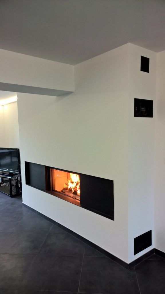 Insert tout en long encastré dans un mur