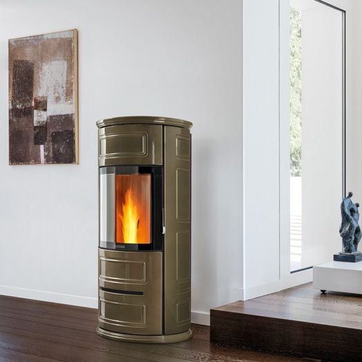 Poêle à granuler de couleur verte, modelé modèle P943 de Piazzerra avec revêtement en Faïence,