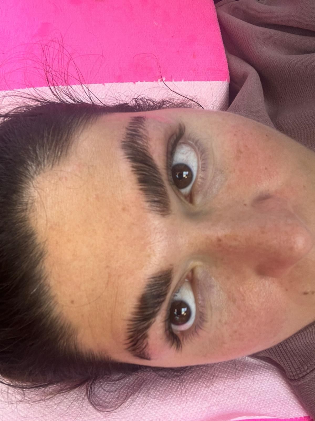 Soin des sourcils en institut