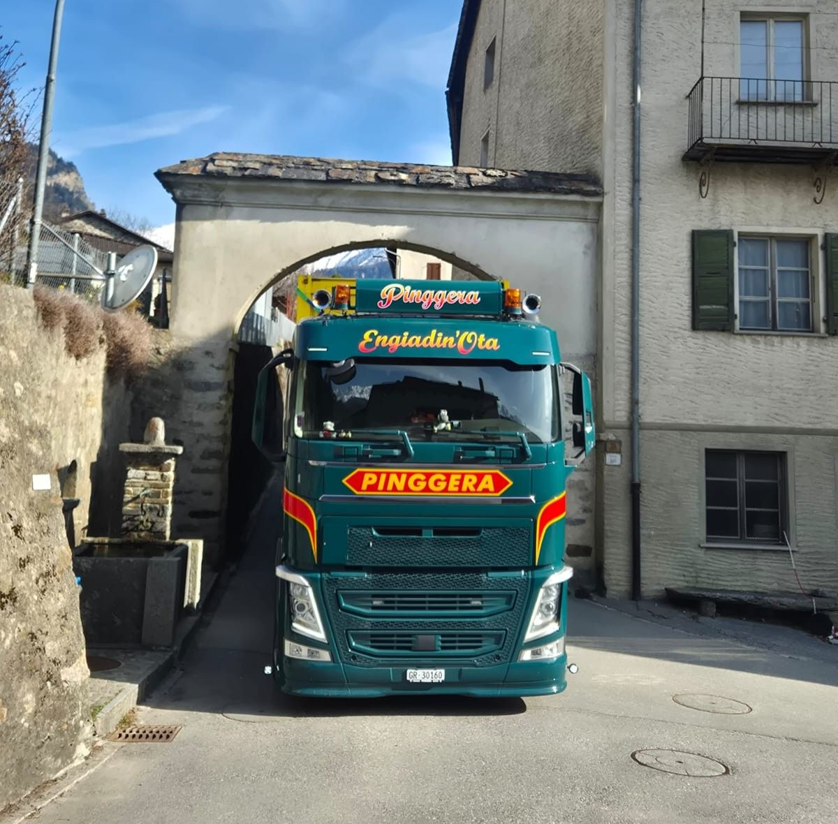 Pinggera Transport AG Bever Engadin St. Moritz Spezialtransport Transporte