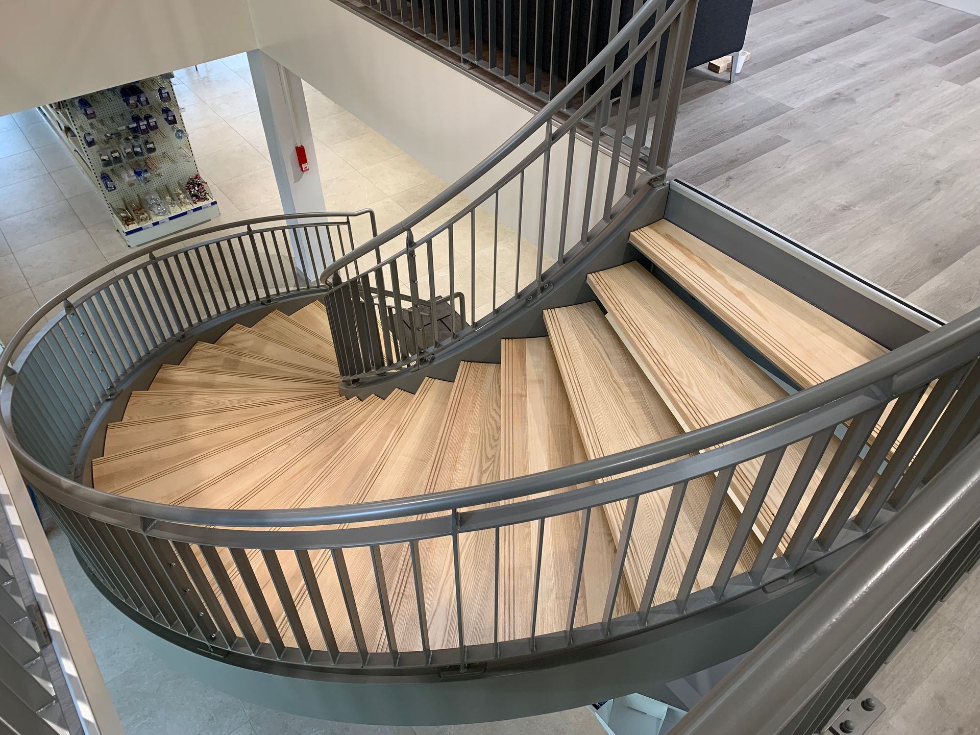 Escalier avec garde-corps en métal