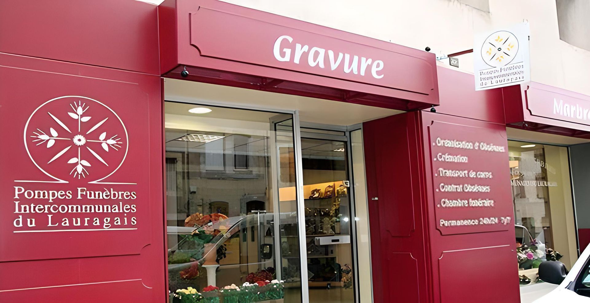 Devanture du magasin de pompes funèbres