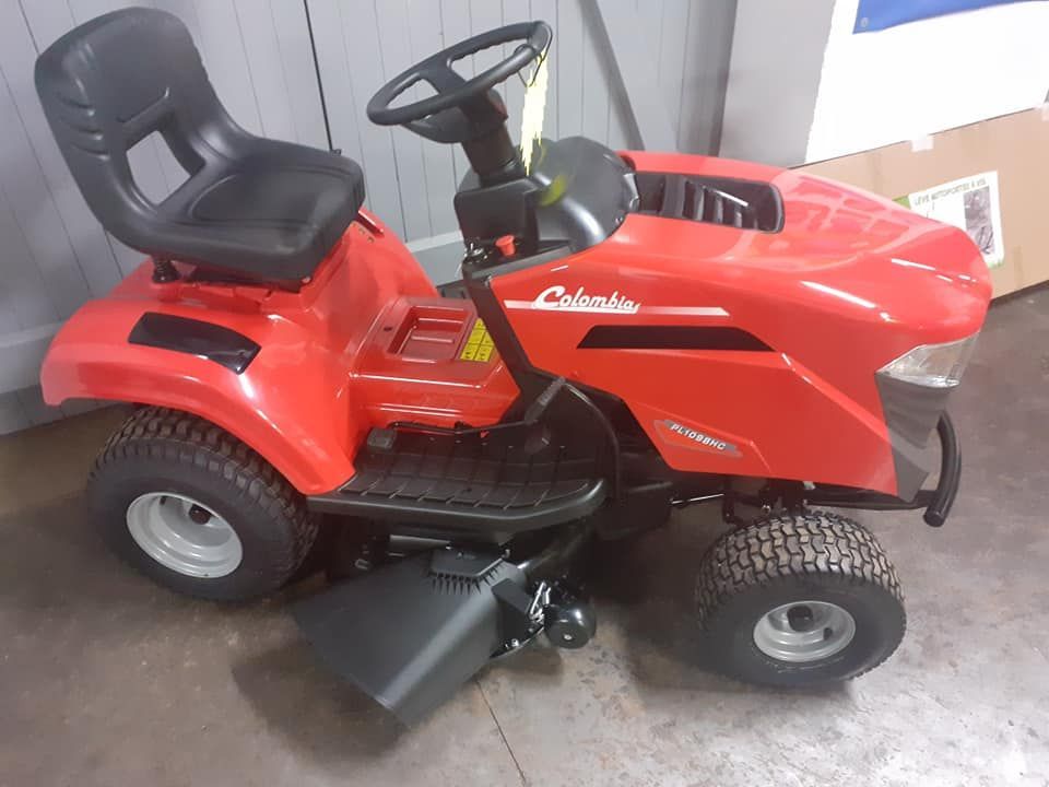 Tracteur tondeuse rouge