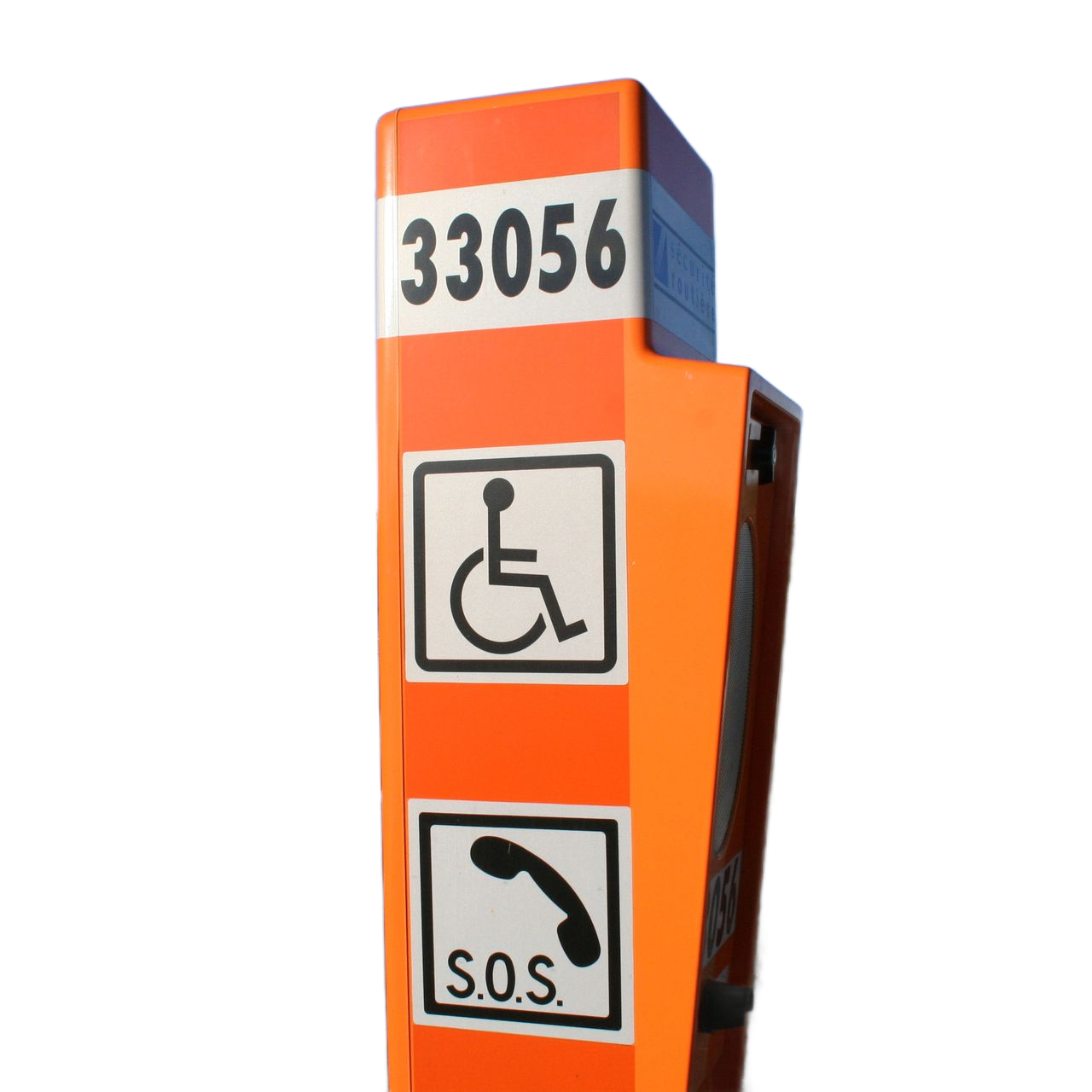Cabine d'appel d'urgence orange avec symbole de fauteuil roulant et symbole de téléphone SOS.