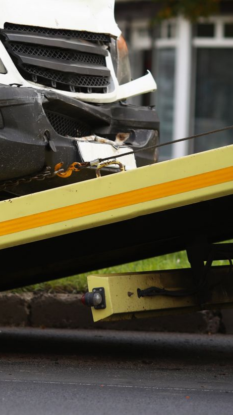 Voiture sur une remorque