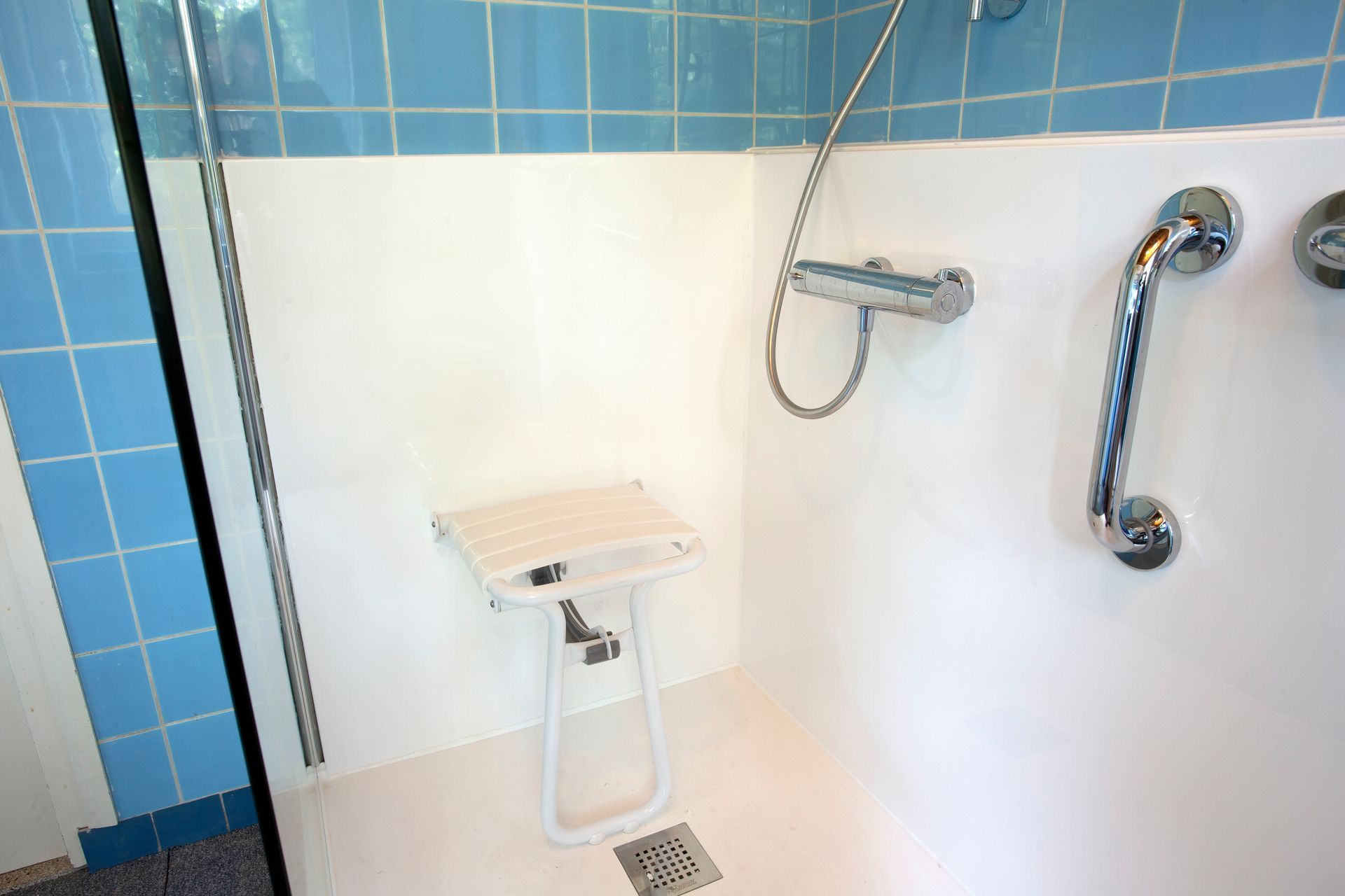 Salle de bains PMR
