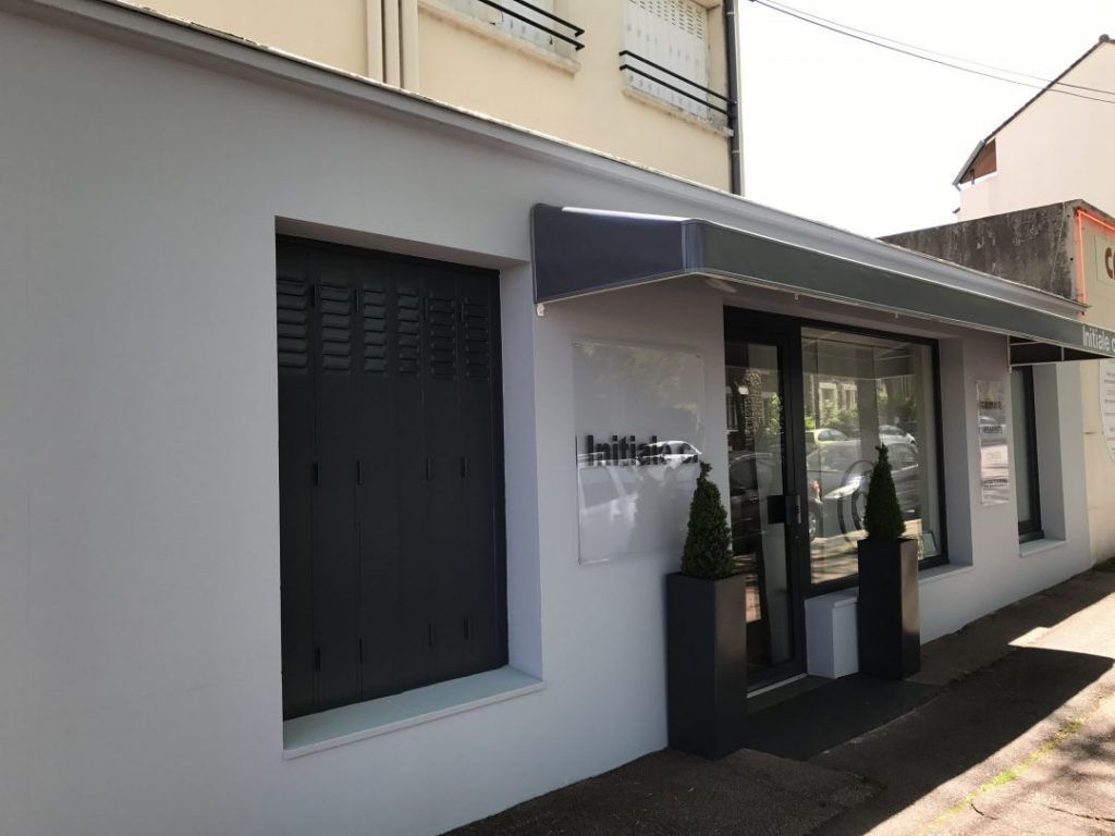 MT Peintures : façade du salon de coiffure Initiale c. après travaux