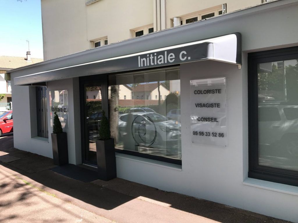 MT Peintures : façade d'un salon de coiffure après travaux