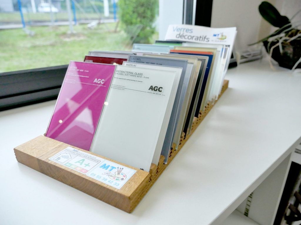 MT Peintures : échantillon crédences verre laqué