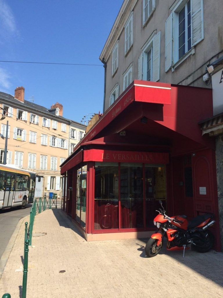 MT Peintures : extérieur du restaurant Le Versaille après travaux