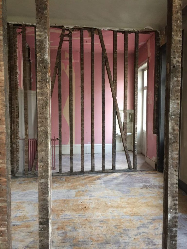 MT Peintures : séjour d'une maison en cours de réaménagement avant travaux à Limoges