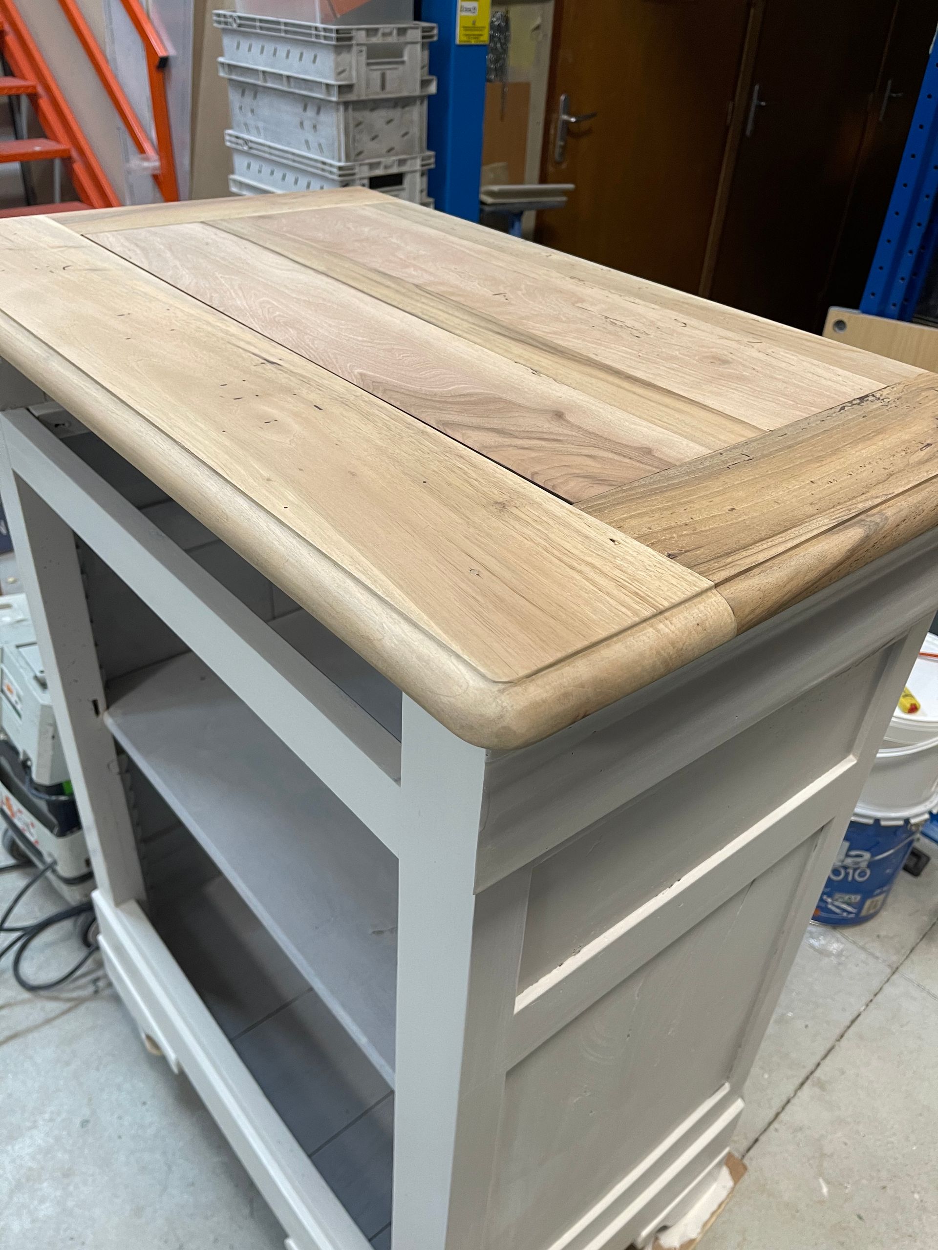 MT Peintures : petit meuble relooké