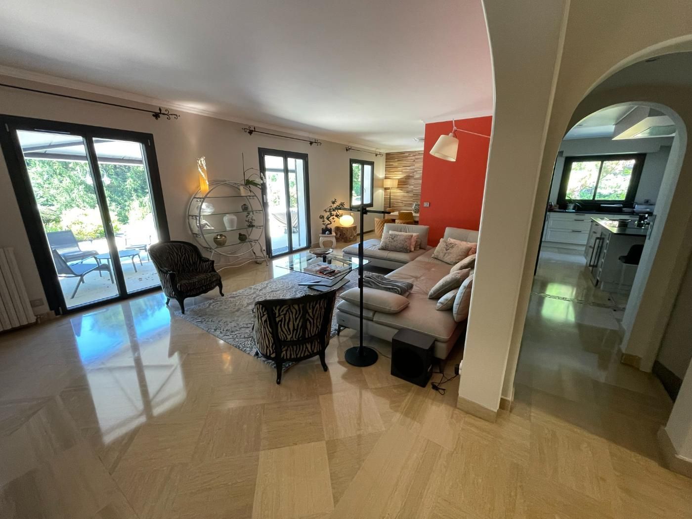 Aménagement d'un salon et couloir