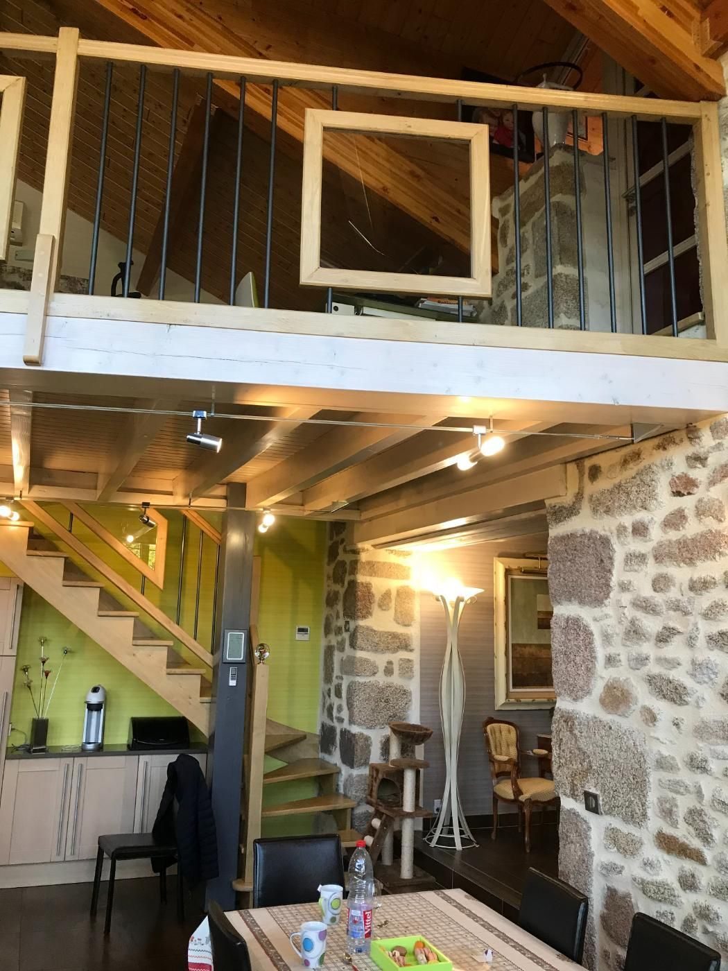 Installation de luminaire sous mezzanine