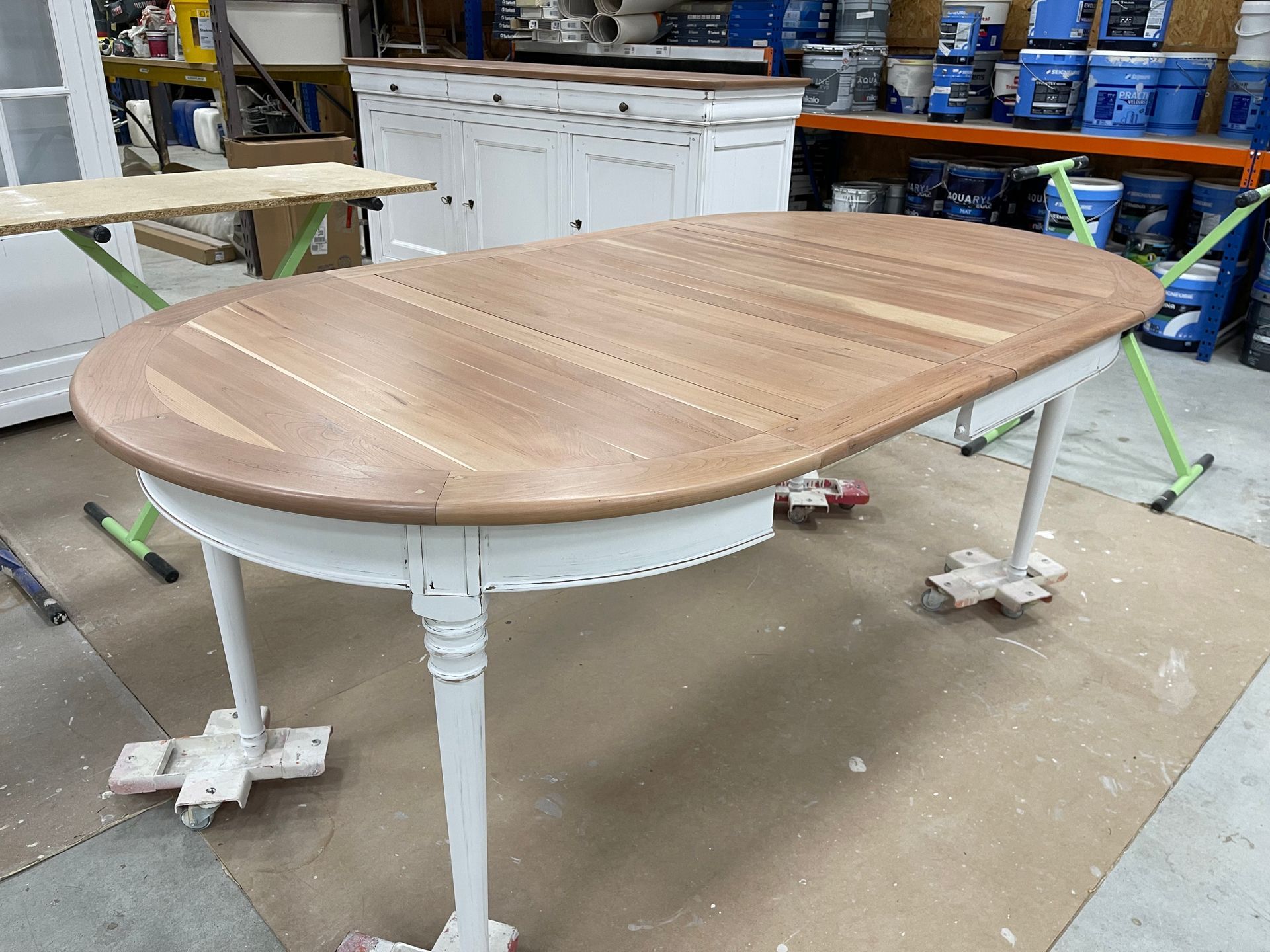 MT Peintures : restauration d'une table en bois