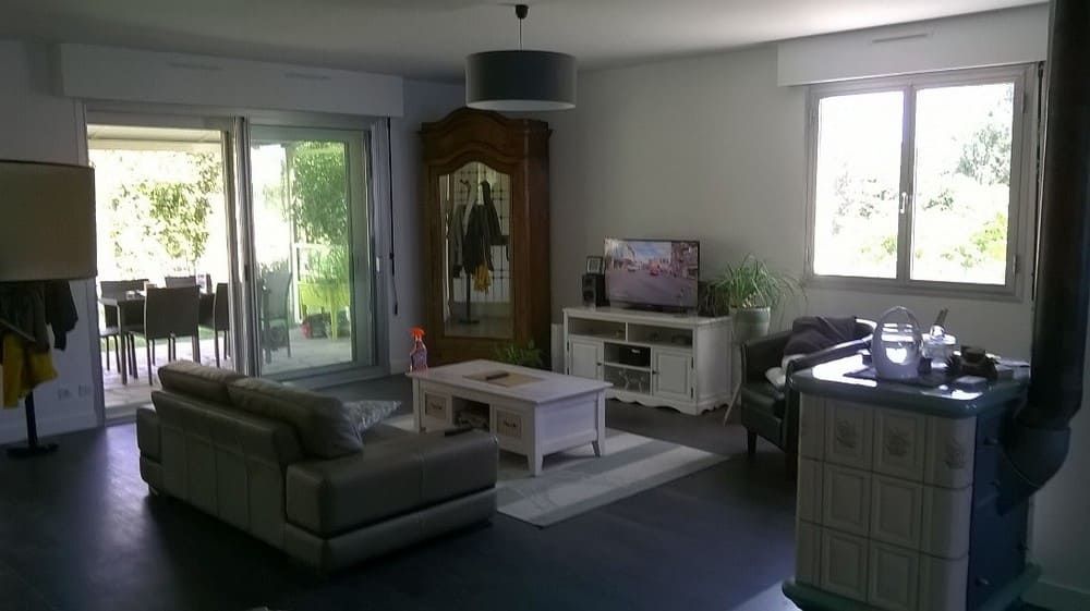 Un séjour et une terrasse