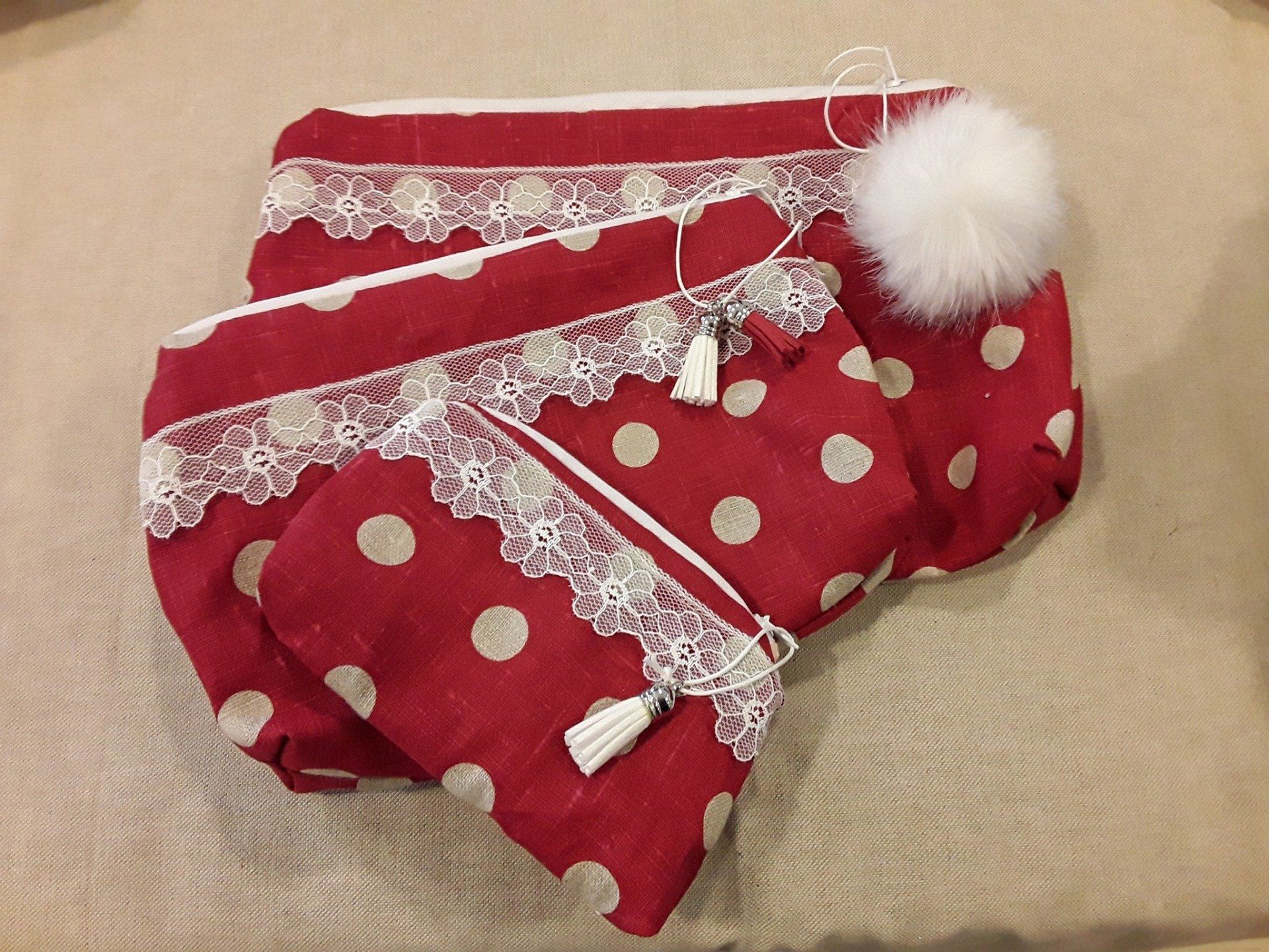 Pochettes rouges à pois