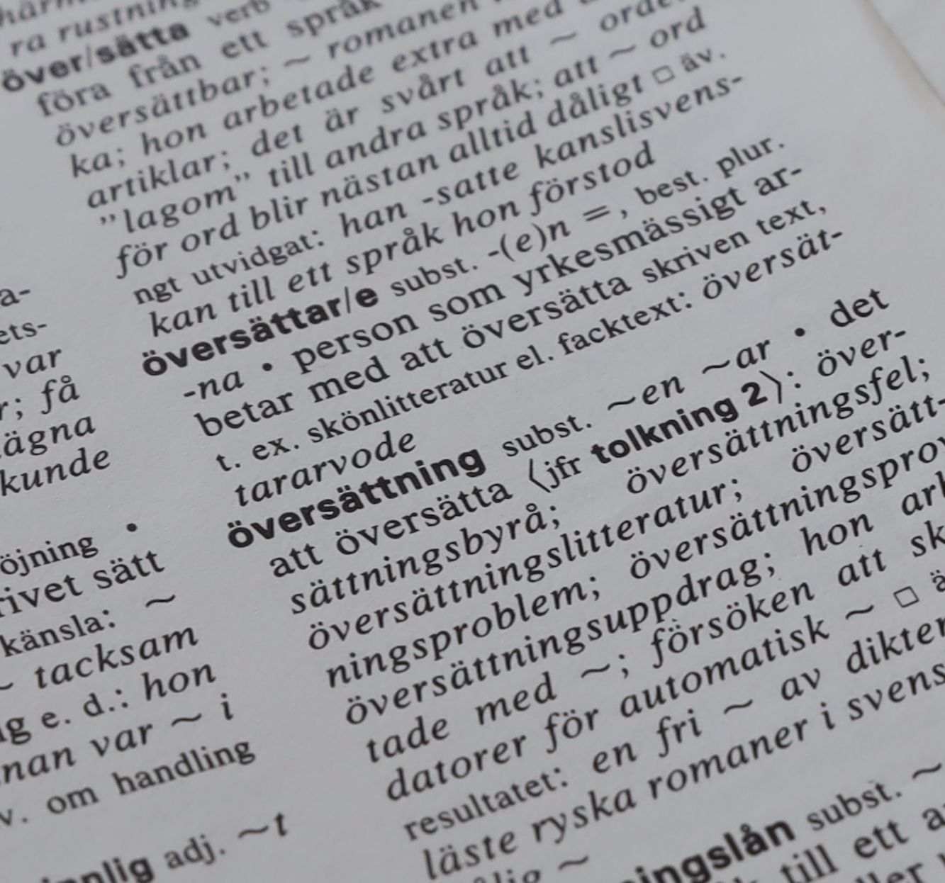 Kerstin Lehmann Übersetzungen - Kundendienstmitarbeiterin mit Headset lächelt in die Kamera