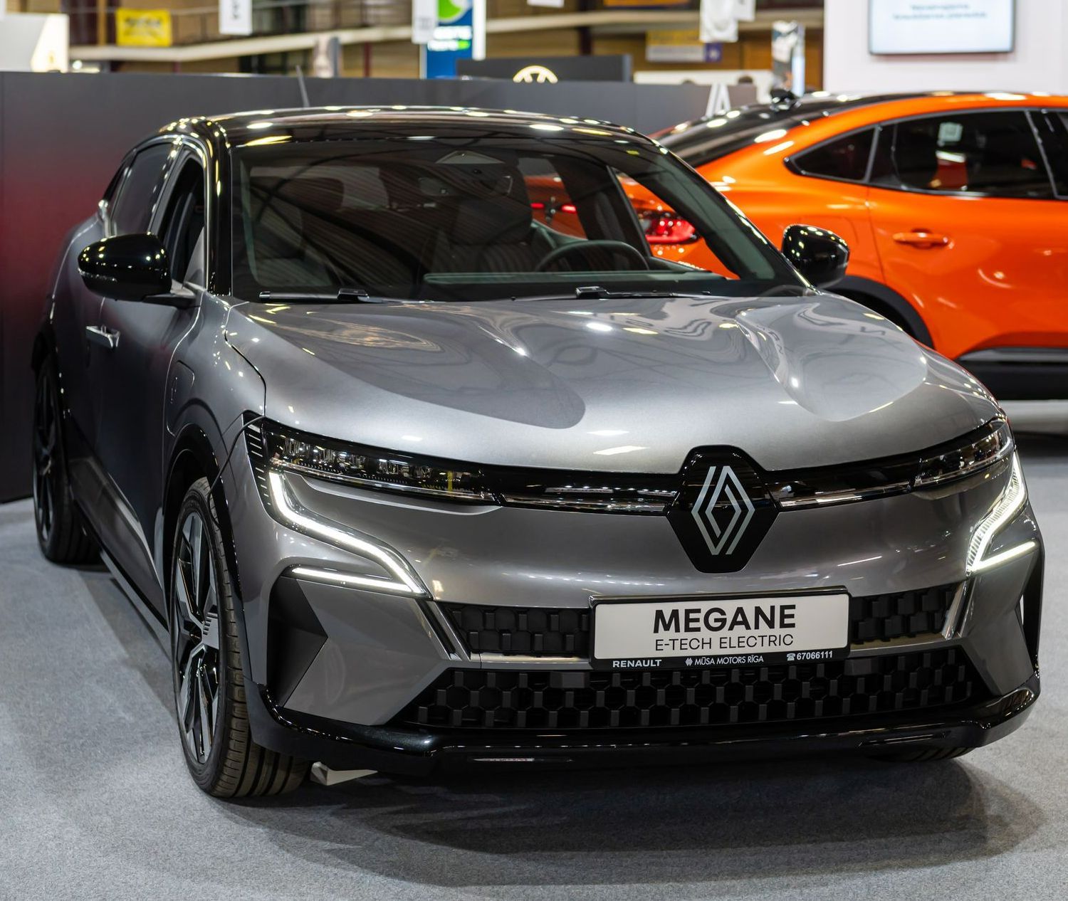 Une Renault Megane grise.