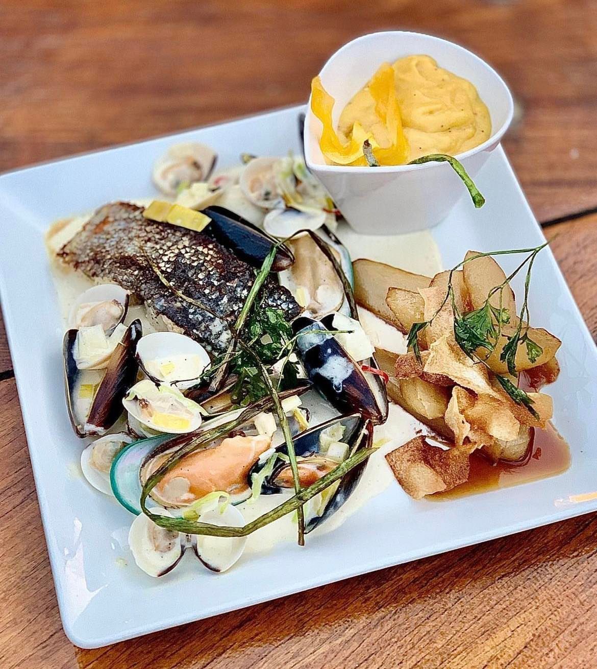 Un plat de fruits de mer