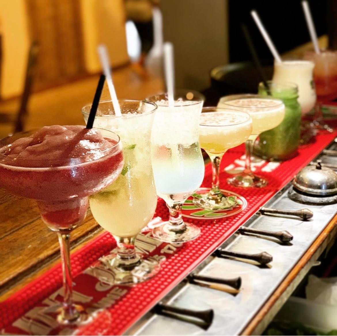 Série de cocktails sur un bar