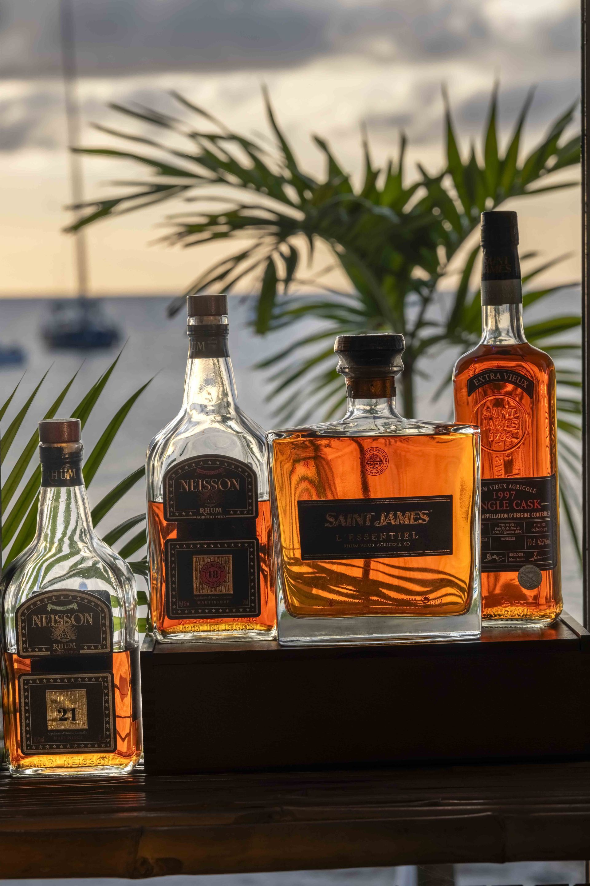 Quatre bouteilles de rhum