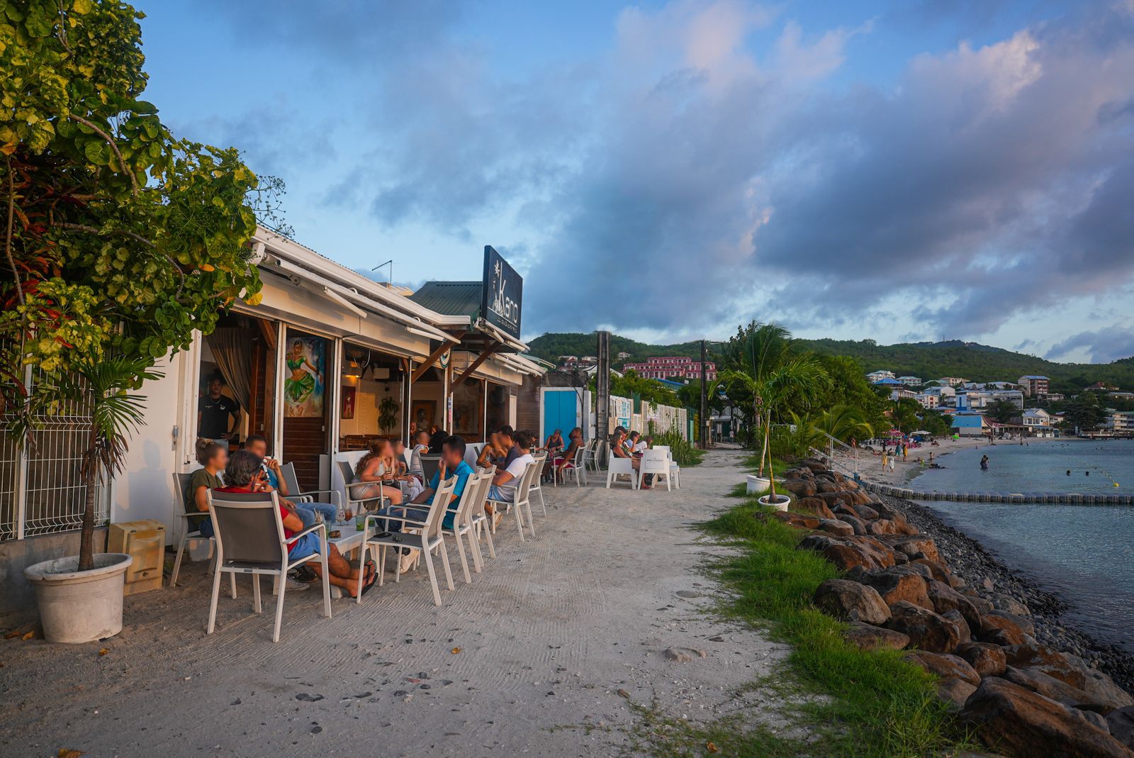 Tables sur la plage