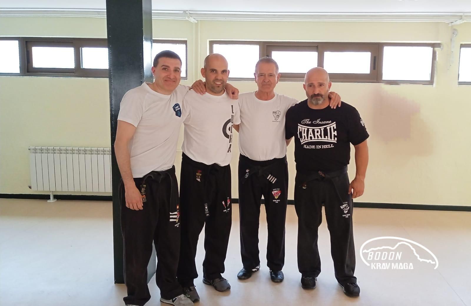 4 personas de pie en el club de Club Krav Maga Bodon