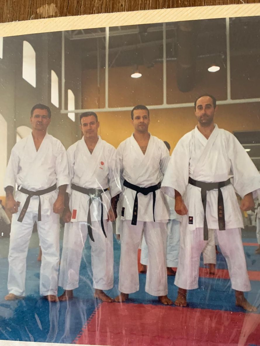Carlos Aidaz junto a tres compañeros en Kimono blanco con cinturón negro