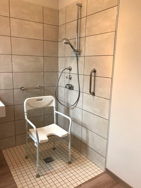 Aménagement salle de bain pour personne à mobilité reduite.