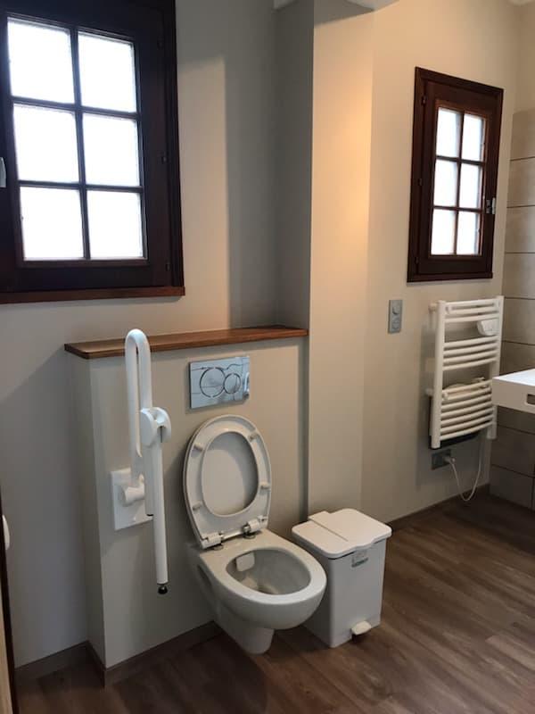 Aménagement salle de bain pour personne à mobilité reduite.