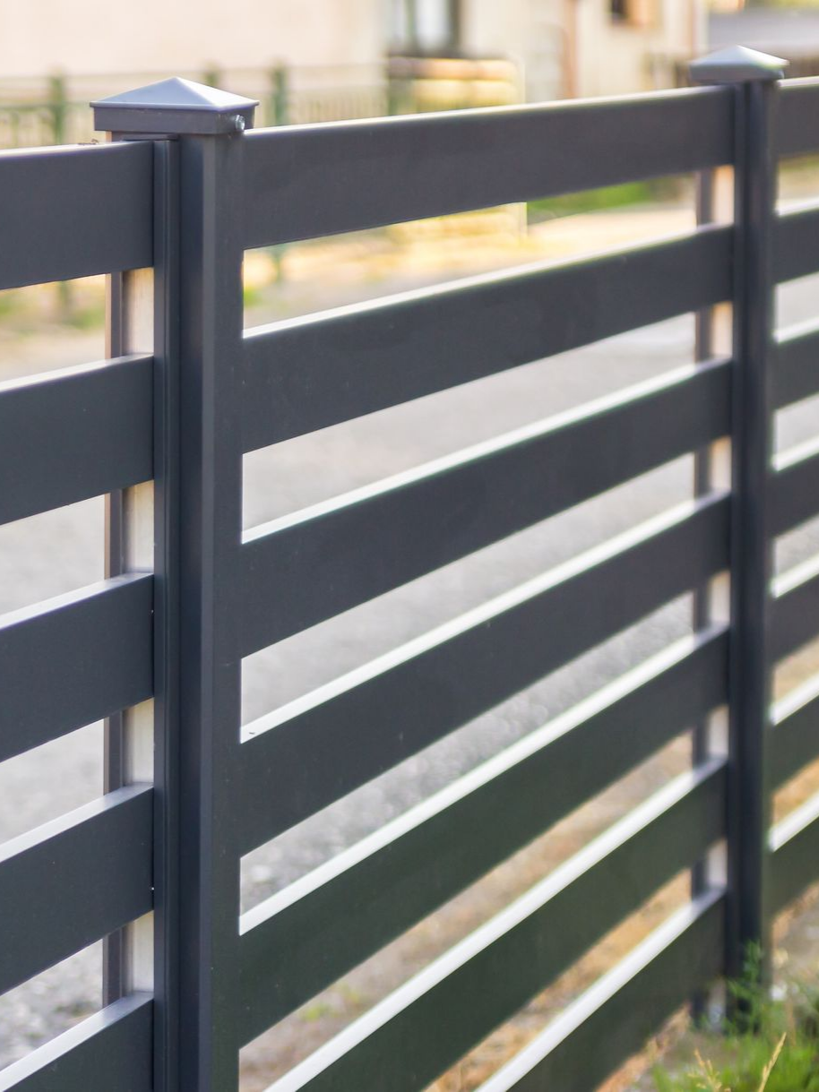 Clôture à lames espacées