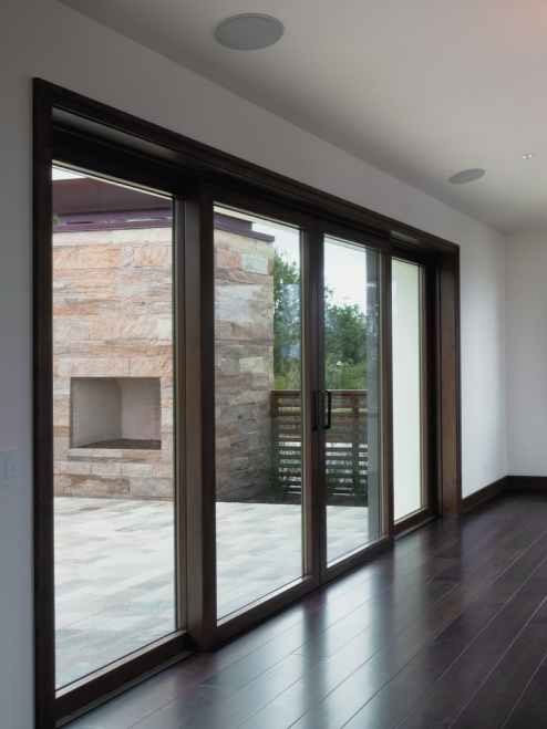 Baie vitrée dans un salon