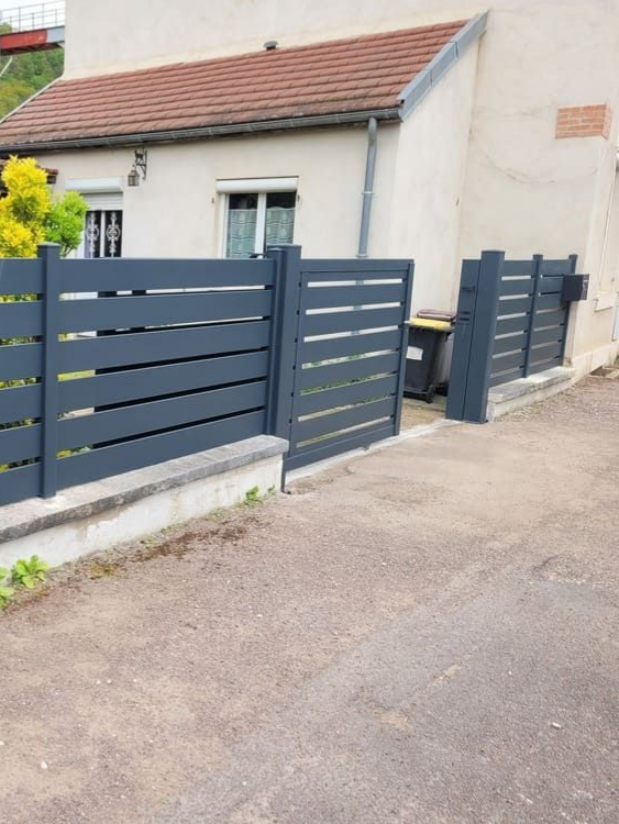 Portail coulissant gris anthracite