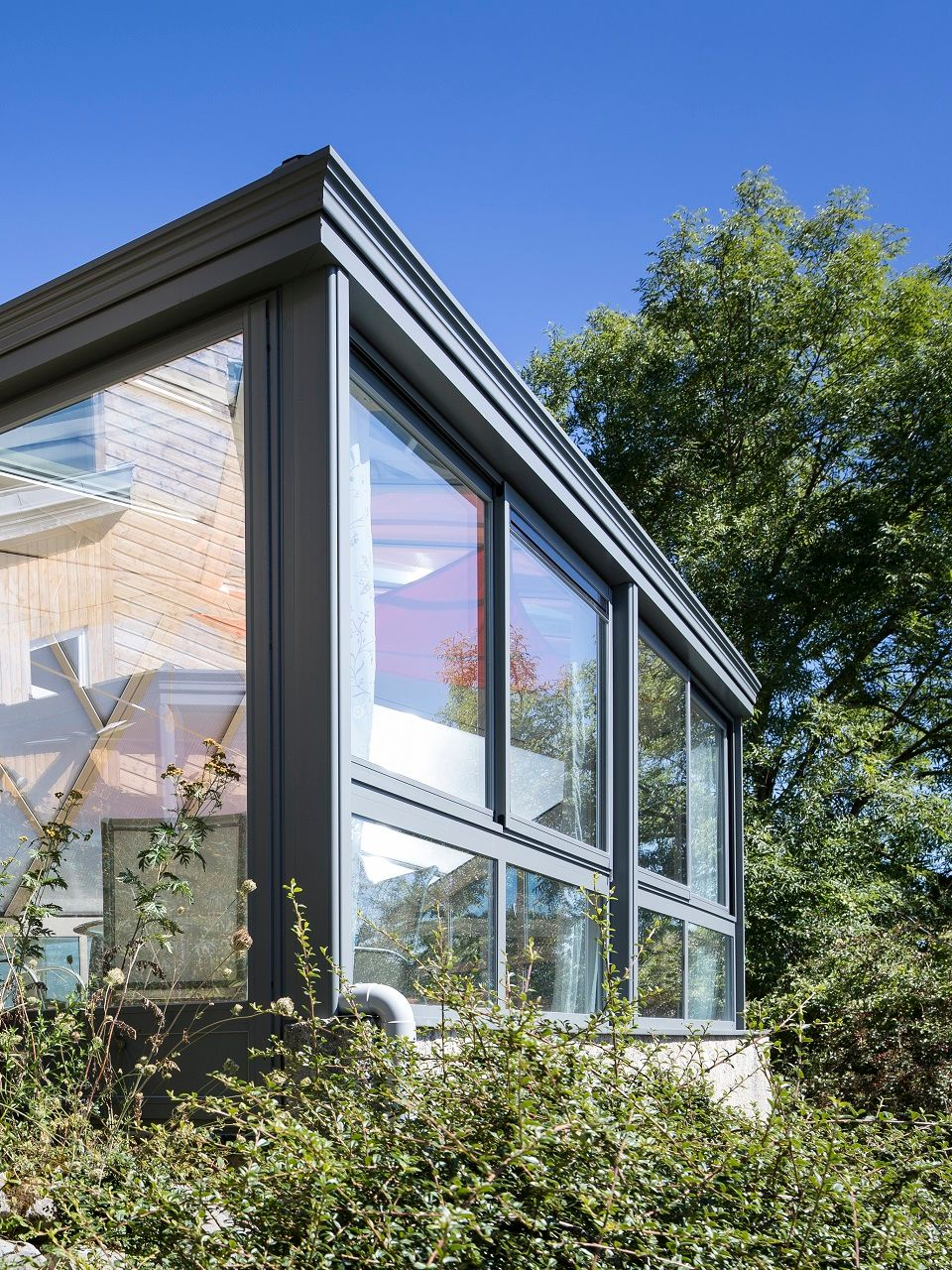 Pergolas en aluminium vue du jardin