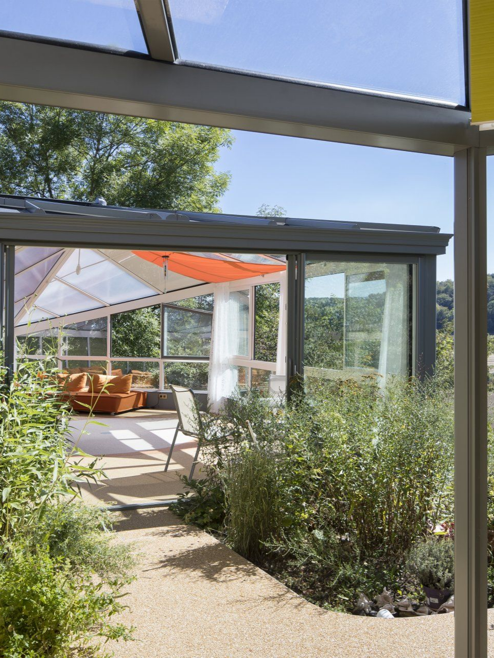 Véranda ouverte sur une pergola extérieure