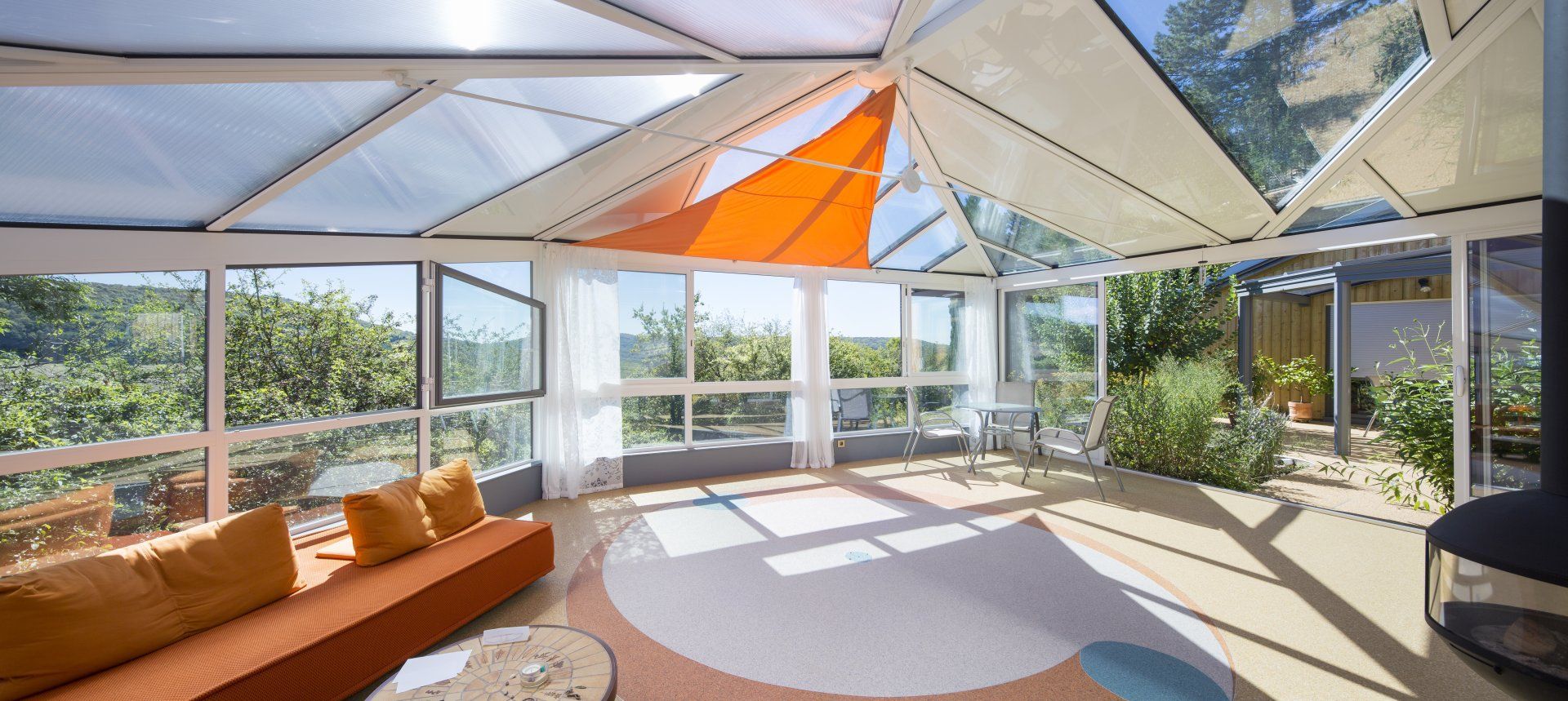 Store de toiture dans une véranda