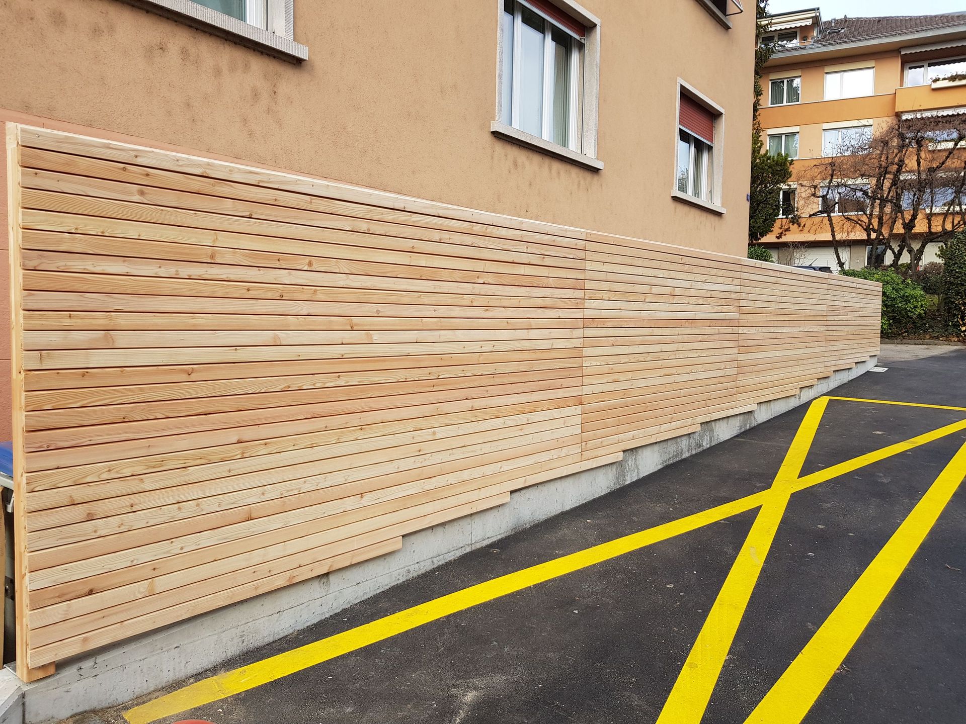 Brise vue en lame mélèze - Passiflore Jardin Sàrl