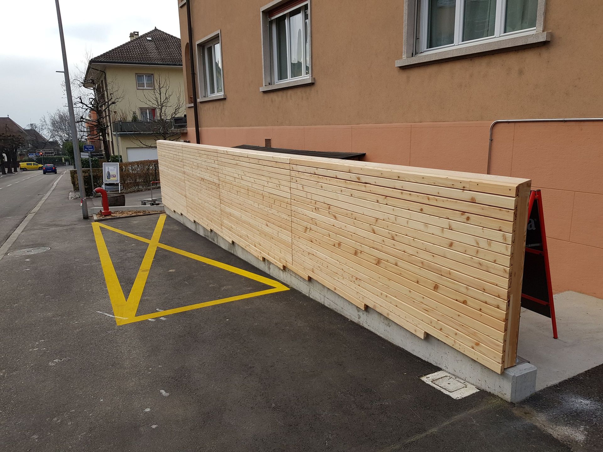 Brise vue en lame mélèze - Passiflore Jardin Sàrl