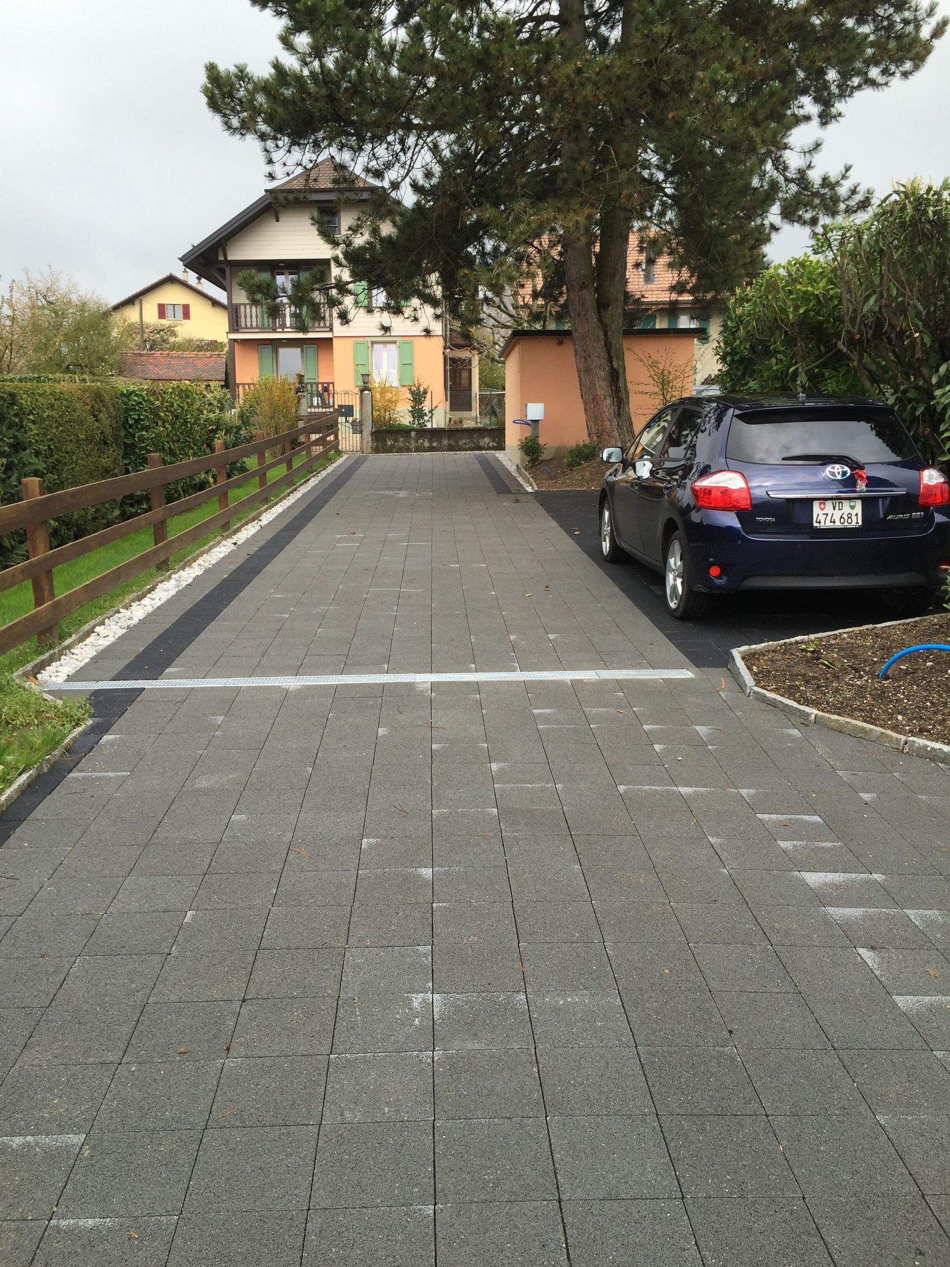 Chemin accès en pavés filtrants - Passiflore Jardin Sàrl