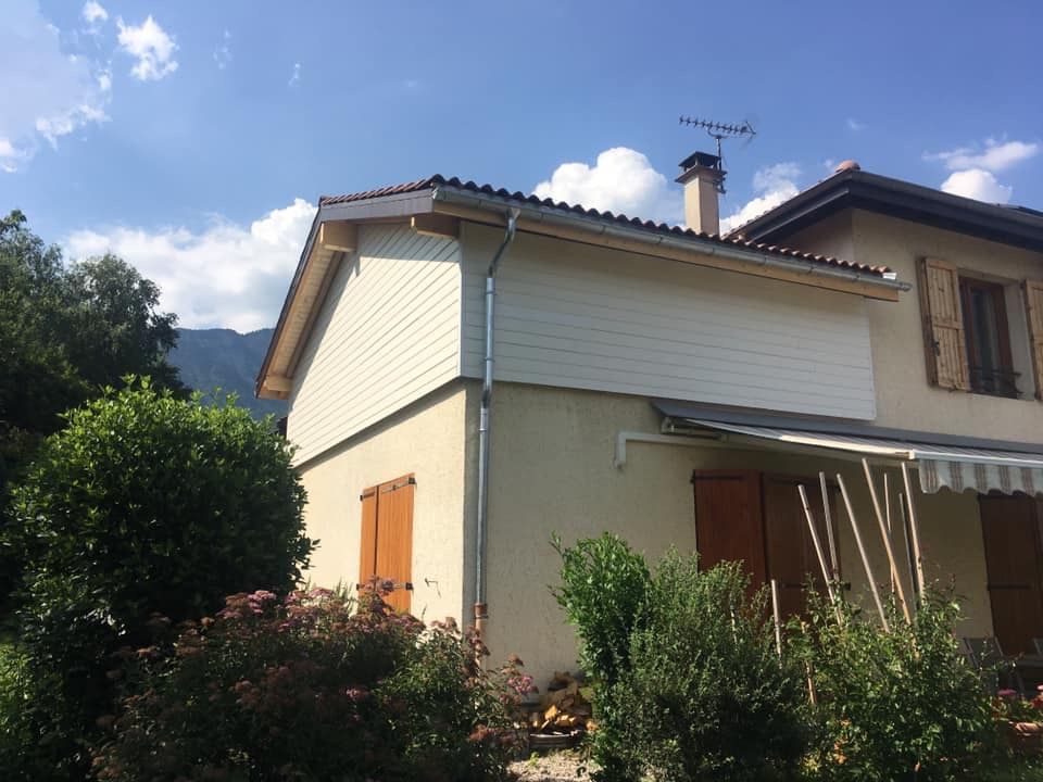 Surélévation en ossature bois d'une maison.