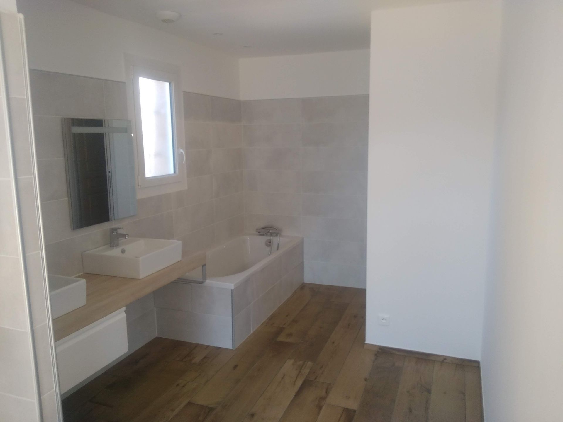 Vers la page Plomberie, isolation et électricité.