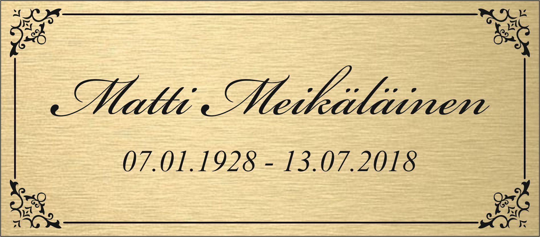 Kultainen muistolaatta, jossa lukee ”Matti Meikäläinen” ja päivämäärät 07.01.1928–13.07.2018