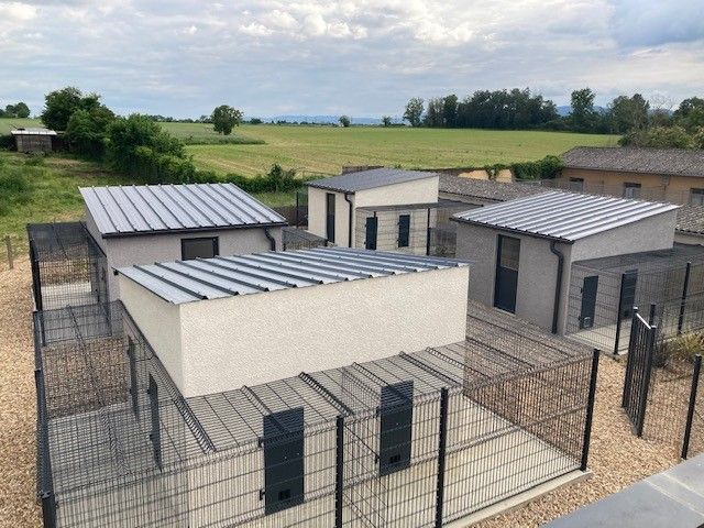 Plusieurs cabanes en béton