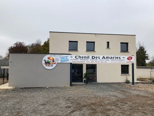 Devanture de la pension animale Chenil des Amaries