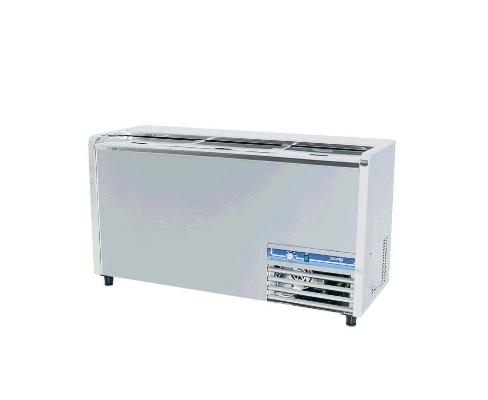 Un congelador de acero inoxidable con puerta de cristal sobre un fondo blanco.